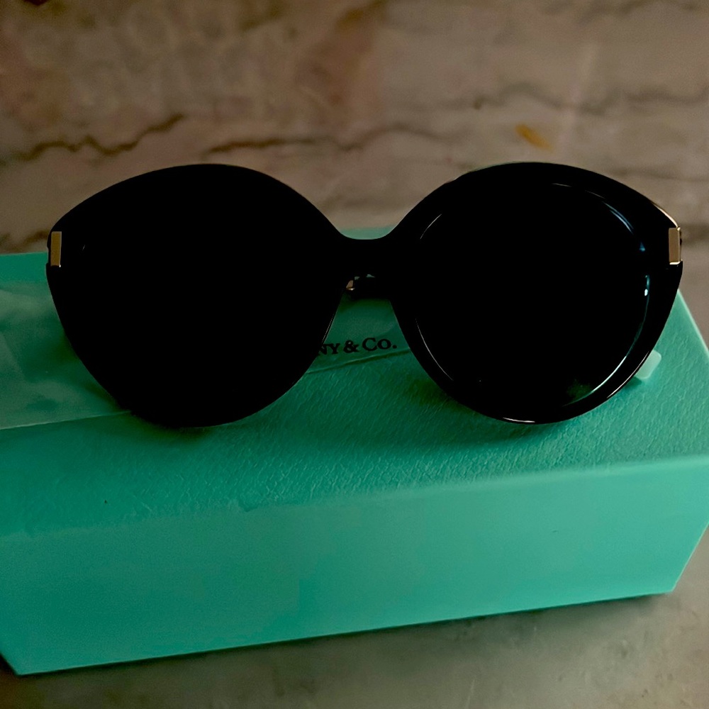 TIFFANY & CO. - Picture 6 of 10